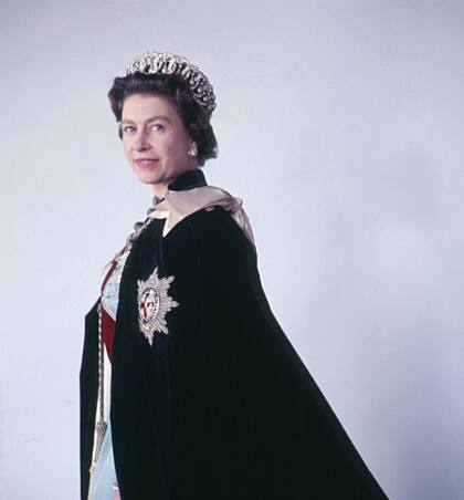 La foto de Isabel II divulgada por el aniversario de su muerte fue tomada por Cecil Beaton en 1968
