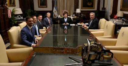 La foto de Javier Milei junto a Peter Thiel en Casa Rosada este miércoles