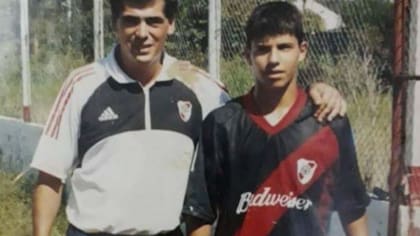 La foto de Kun Agüero con una camiseta de River que despertó miles de versiones en las redes sociales