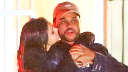 La foto de la discordia, el beso entre Selena y The Weeknd