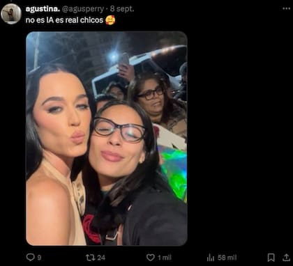 La foto de la fanática de Katy Perry con la artista negando que exista intervención de la inteligencia artificial
