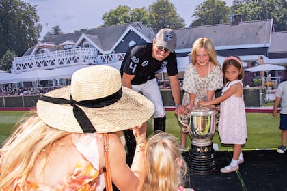 La foto de la foto. Isa ofició de fotógrafa familiar y logró los retratos más tiernos de su marido con sus hijas.