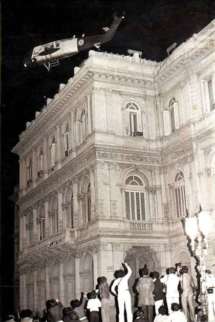 La foto de la medianoche del 24 de marzo de 1976 fue tomada por Horacio Villalobos