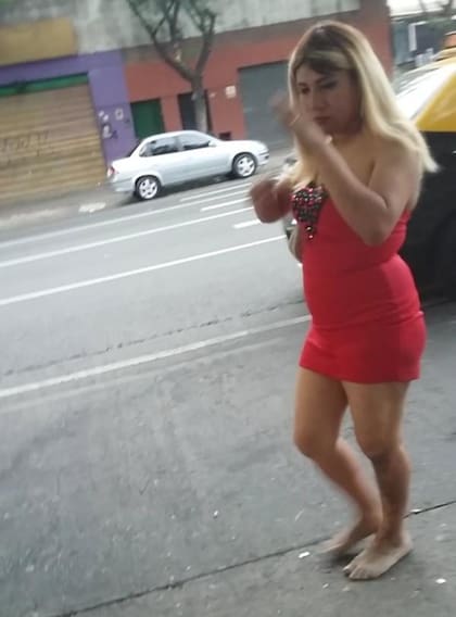 La foto de la travesti también fue publicada en la cuenta de Twitter de uno de los atacantes