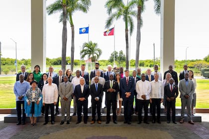 La foto de los embajadores ante la OEA en la Asamblea General en Antigua y Barbuda.