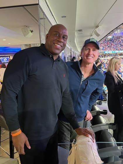 La foto de Magic Johnson y Newsom que desató la polémica en 2022