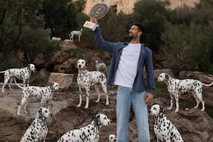 Novak Djokovic celebró su título 101 rodeado de perros dálmatas