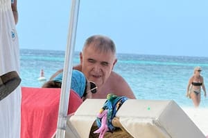 Tras la difusión de sus fotos en una playa paradisíaca, Jaldo interrumpió sus vacaciones y apuntó contra LLA
