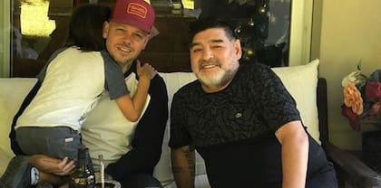 La foto de Residente con su hijo Milo y Maradona