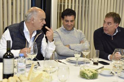 La foto de unidad entre Grindetti y Diego Santilli se dio la semana pasada en una cumbre de JxC organizada por Maximiliano Abad, presidente de la UCR bonaerense, en La Plata