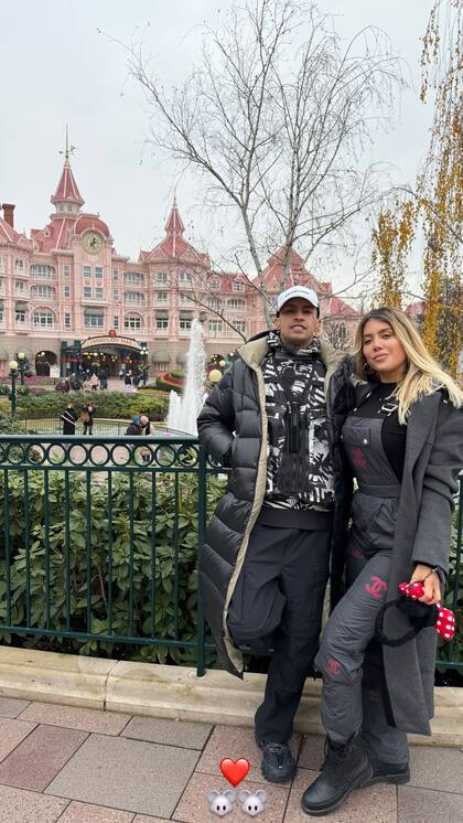 La foto de Wanda y L-Gante en el parque de Walt Disney de Parías