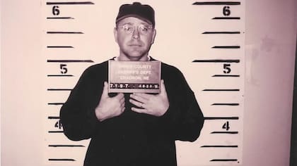 La foto del arresto de Walz se viralizó en redes y medios