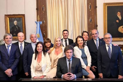 La foto del gabinete nacional que difundió el equipo de Milei
