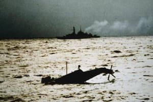 La foto del Sea King hundiéndose en el Mar argentino, en mayo de 1982
