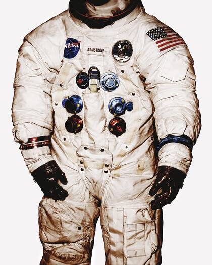 La foto del traje espacial de Neil Armstrong está valuada en 15.000 dólares