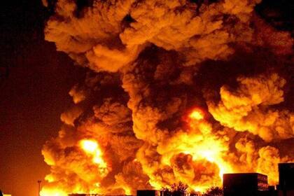 Imagen del incendio de una fábrica de plásticos en Tierra del Fuego