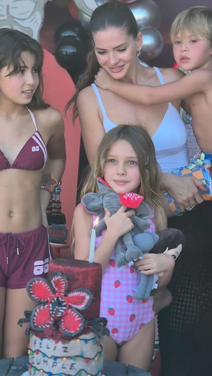 La foto familiar de Suárez con sus hijos: Magnolia y Amancio Vicuña y Rufina Cabré