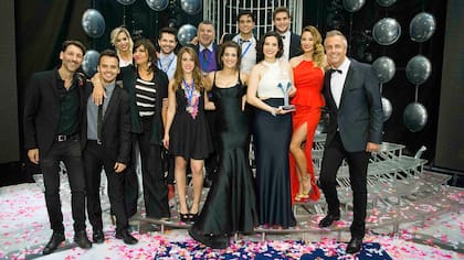 La foto final. Todos juntos a la gran ganadora del ciclo de esta edición 2015