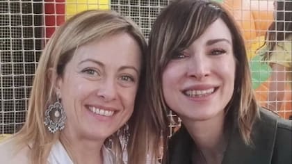 La foto junto a Meloni que compartió Rachele Mussolini en sus redes