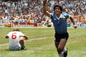 La historia de las fotos que eternizaron la obra de arte de Maradona contra los ingleses