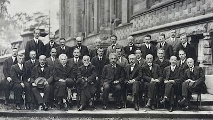 La foto oficial de la quinta Conferencia Solvay