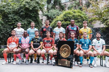 La foto oficial del Top 14 con un jugador por equipo; el francés es el campeonato de clubes más poderoso del mundo y cuenta con 24 argentinos.