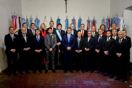 La foto oficial por la firma del Pacto de Mayo.