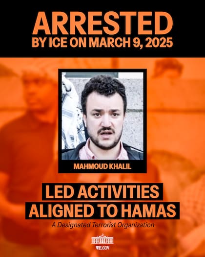 La foto publicada por la Casa Blanca sobre el arresto de Mahmoud Khalil