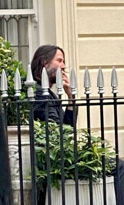 La foto que le "robó" la turista argentina a Keanu Reeves (Foto: Twitter @ALICIAAZANZA)