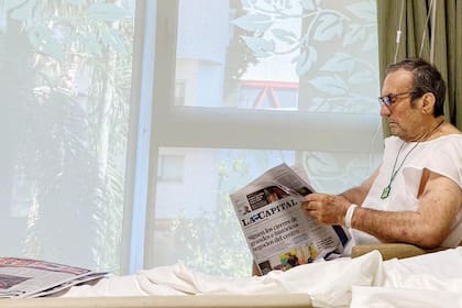 La foto que Mariana posteó de Lole después de su intervención quirúrgica en el sanatorio Parque de Rosario para darle calma a sus fans.