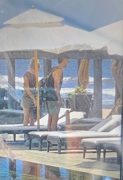 La foto que se filtró entre la periodista y el futbolista en una playa