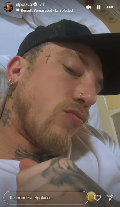 La foto que subió el cantante desde la clínica, donde se encuentra internado (Foto: Instagram @elpolaco)