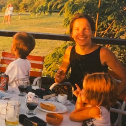 La foto retro de Alejandra Darín con sus hijos Antonia y Fausto Bengoechea