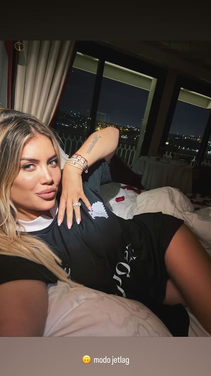 La foto subida de tono que Wanda publicó en la cama del hotel