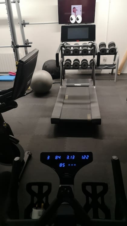 La foto "subjetiva" de Cristiano Ronaldo encima de su bicicleta fija