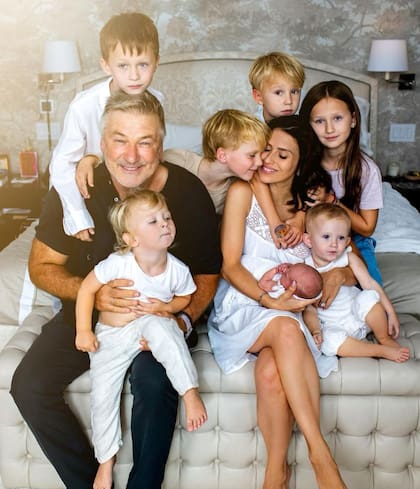 La fotografía de Alec Baldwin e Hilaria Thomas con sus siete hijos