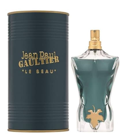 La fragancia combina notas amaderadas con bergamota, semillas de tonka tostadas y coco