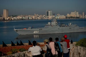 Rusia hace una demostración de fuerza: qué busca con las maniobras de tres buques y un submarino nuclear en Cuba