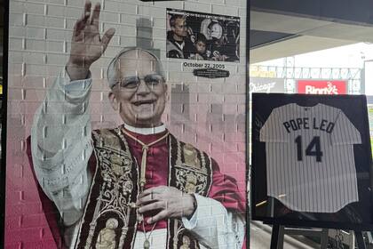 La franquicia de Chicago le envió una camiseta personalizada y lo homenajeó con un mural alusivo a la Serie Mundial 2005