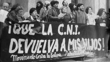 La frase "que la CNI devuelva a mis hijos" se volvió un ícono contra la dictadura en Chile