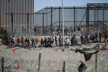 La frontera de México y Estados Unidos recibe a miles de personas día tras día