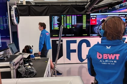 La frustración de Colapinto en los boxes de Alpine tras el abandono en Silverstone