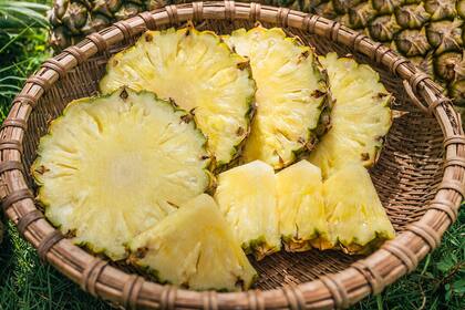 La fruta de ananá no es un fruto sino muchos frutos unidos entre sí, dispuestos en forma espiralada 