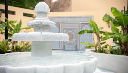 La fuente de agua principal, el centro del nuevo espacio marroquí
