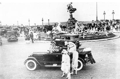 La Fuente de las Nereidas llegó de Roma en 1903 y fue trasladada de Paseo Colón a Costanera Sur en 1918, el mismo año que se creó el Espigón Plus Ultra