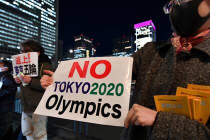La fuerte oposición de la comunidad deportiva internacional logró que los Juegos se trasladaran a julio de 2021