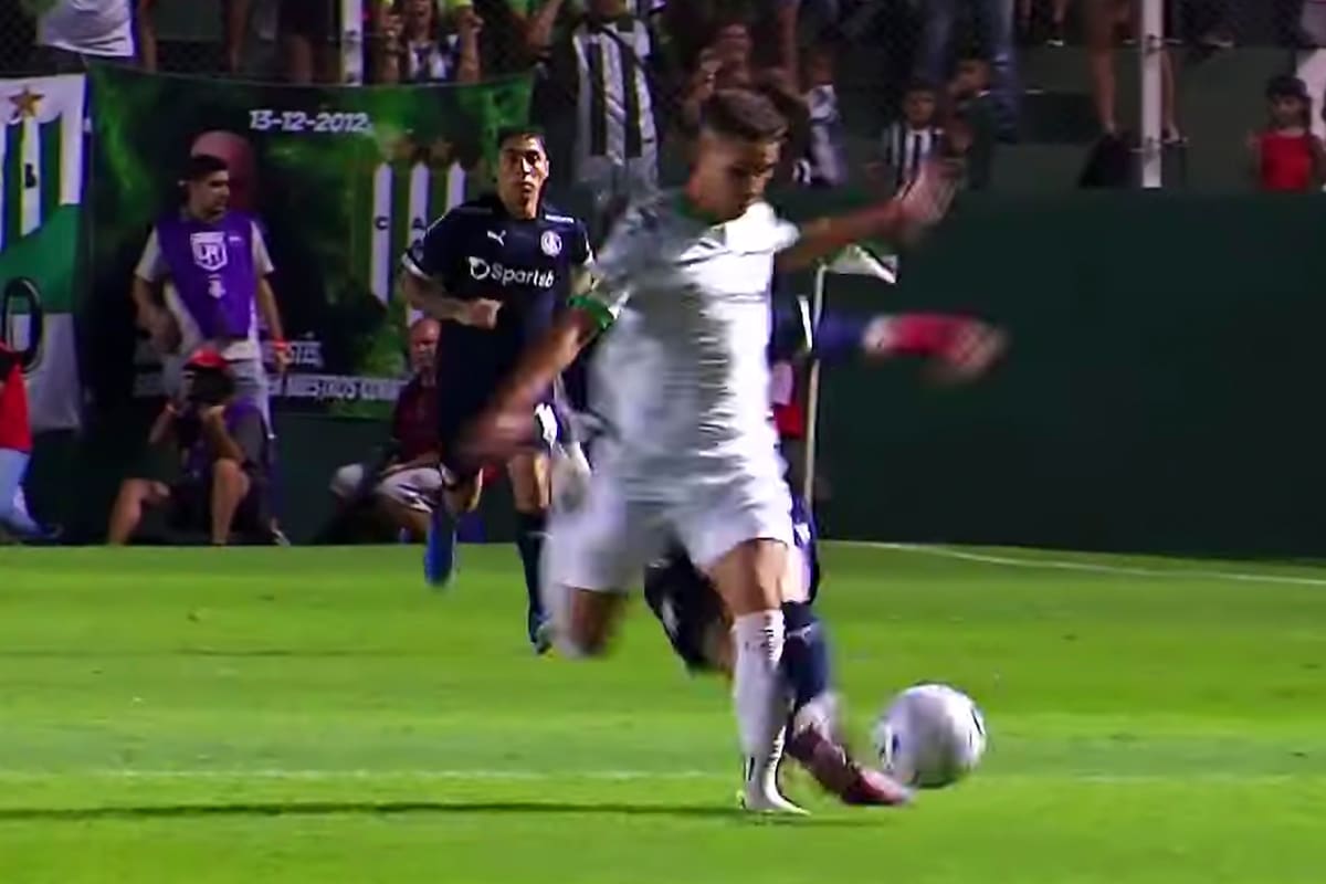 La brutal patada de Diego Tarzia a Gerónimo Rivera en Banfield vs. Independiente