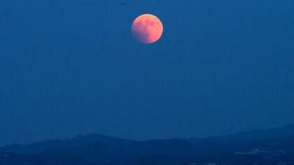 Investigadores astronómicos describieron de qué se trata la sustancia gelatinosa que detectaron en una misión a la Luna