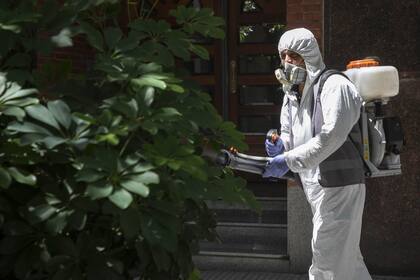 La fumigación es una de las acciones contra el mosquito vector, al igual que el descacharreo