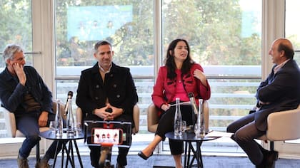 La funcionaria brasileña durante el Cambras Business Day, donde compartió panel con Delfín Uranga, Facundo Contreras y el moderador Tomás Allende, socio del estudio Beccar Varela